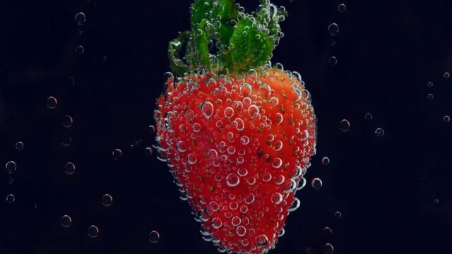 いちごにつく泡