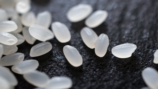 【プラスチック米の見分け方】精米改良剤使用の「新型プラスチック米」に注意｜安心な食べものナビ