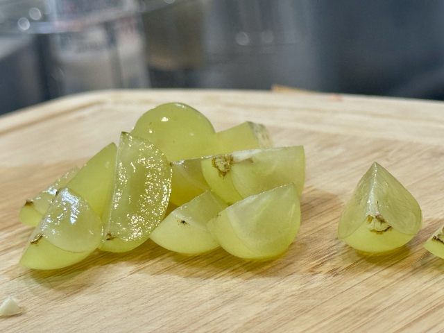 カットされたぶどうの写真｜農薬が気になりやすい果物の例