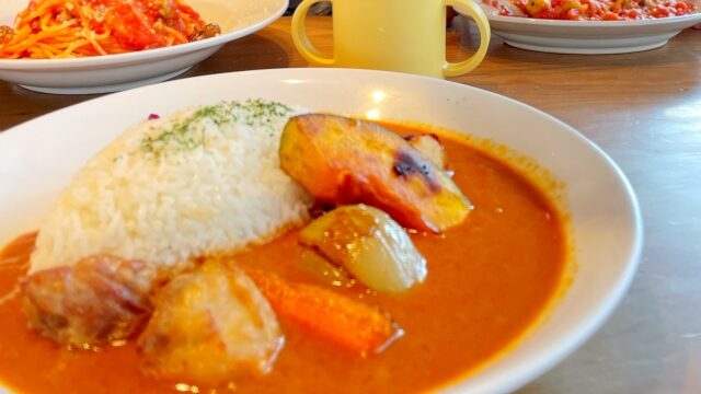 子連れで外食ランチのイメージ（カレー、パスタ）